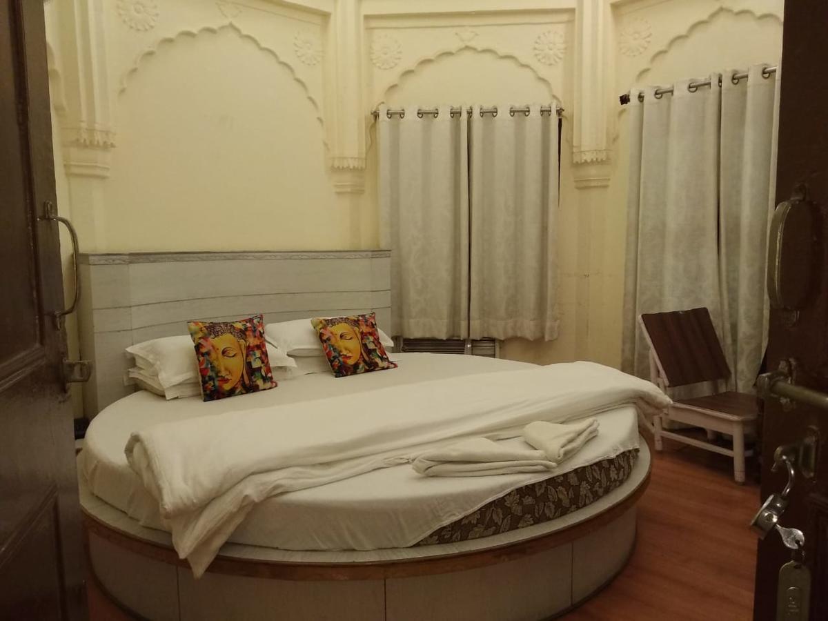 Dwivedi Hotels Hotel Elena Varanasi Bagian luar foto