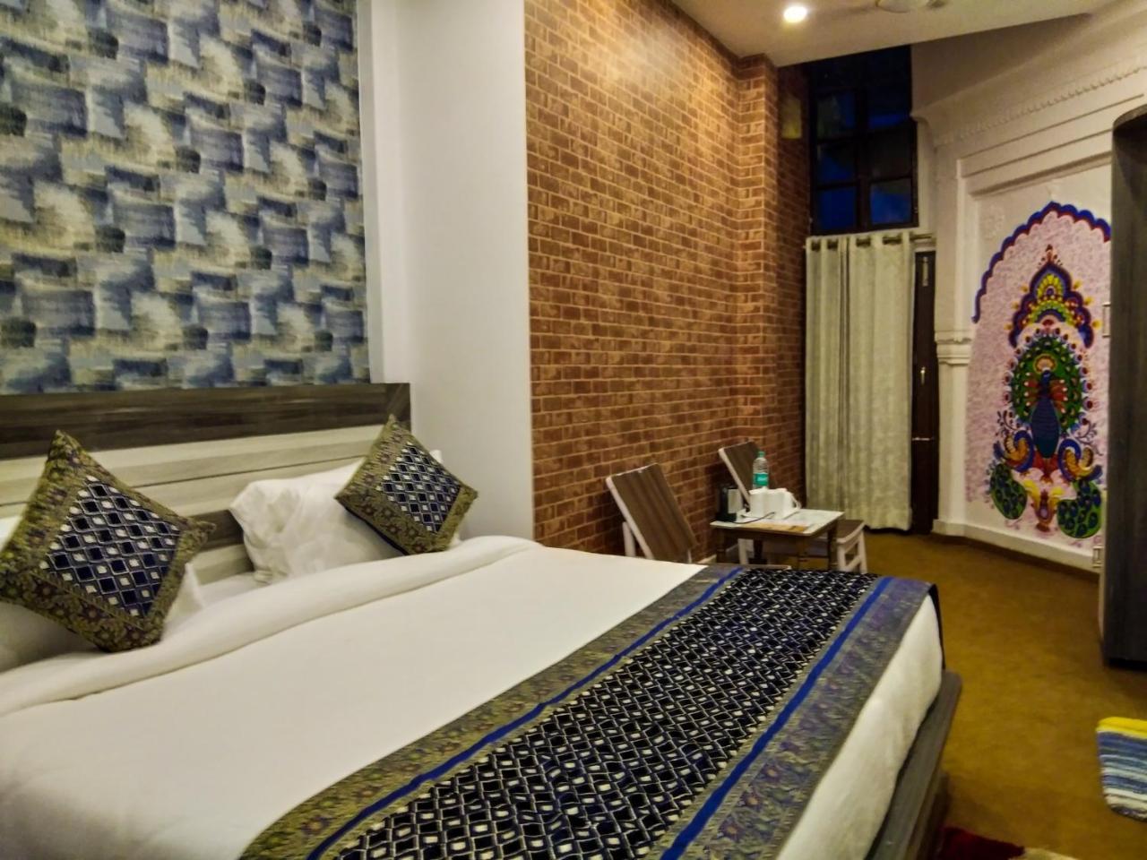 Dwivedi Hotels Hotel Elena Varanasi Bagian luar foto