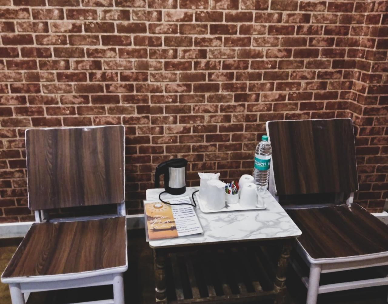 Dwivedi Hotels Hotel Elena Varanasi Bagian luar foto