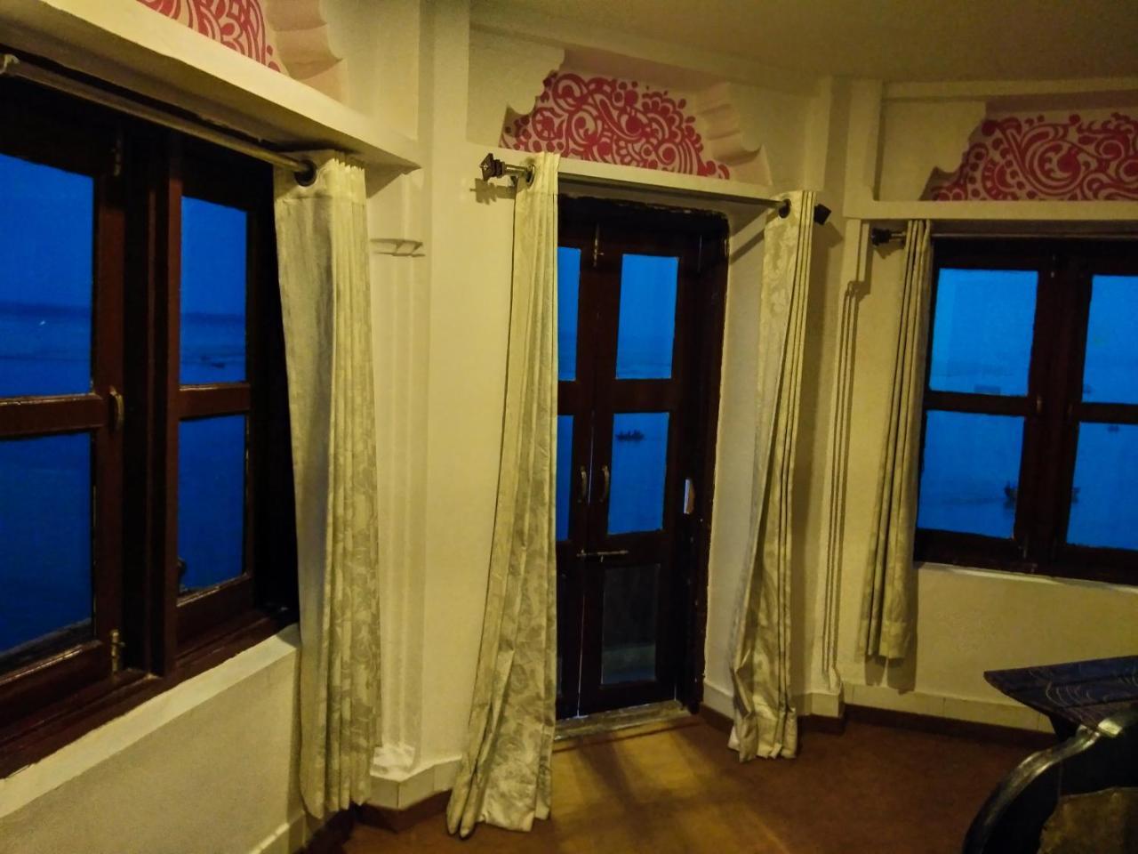 Dwivedi Hotels Hotel Elena Varanasi Bagian luar foto