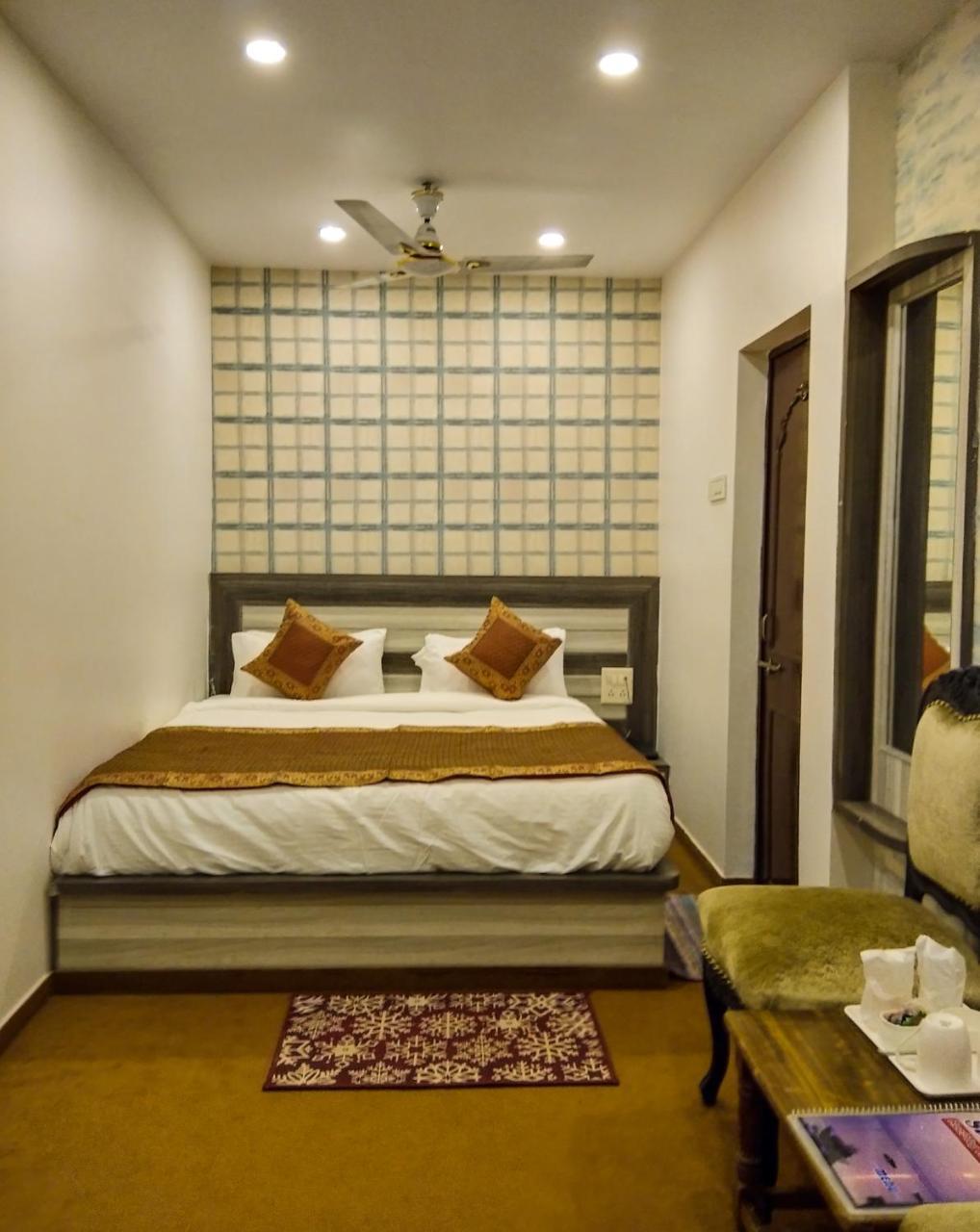 Dwivedi Hotels Hotel Elena Varanasi Bagian luar foto