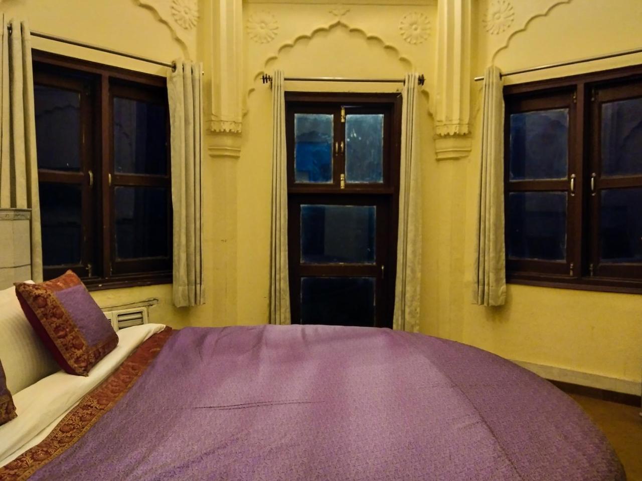 Dwivedi Hotels Hotel Elena Varanasi Bagian luar foto