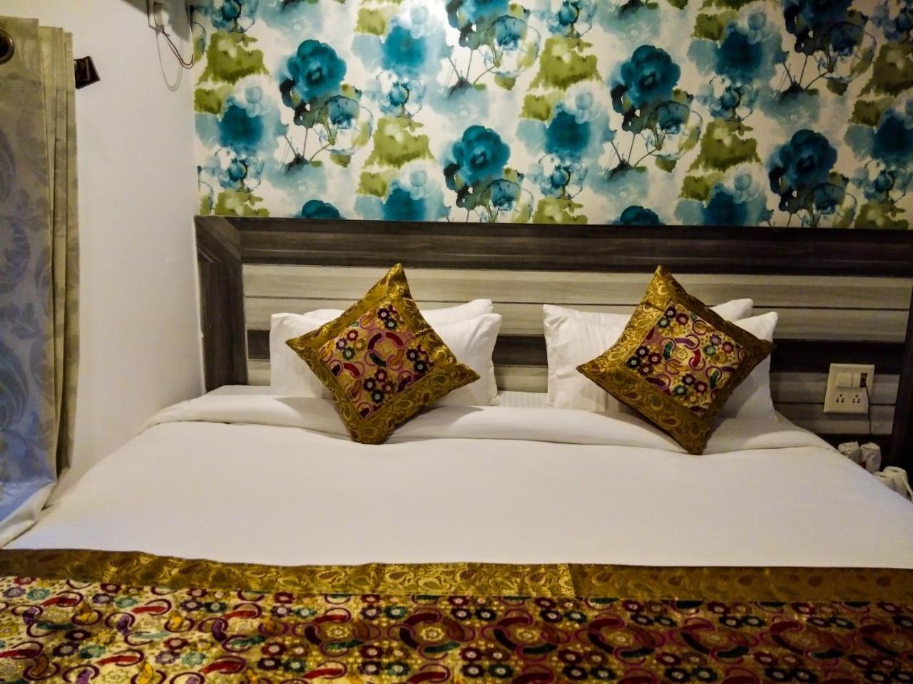 Dwivedi Hotels Hotel Elena Varanasi Bagian luar foto