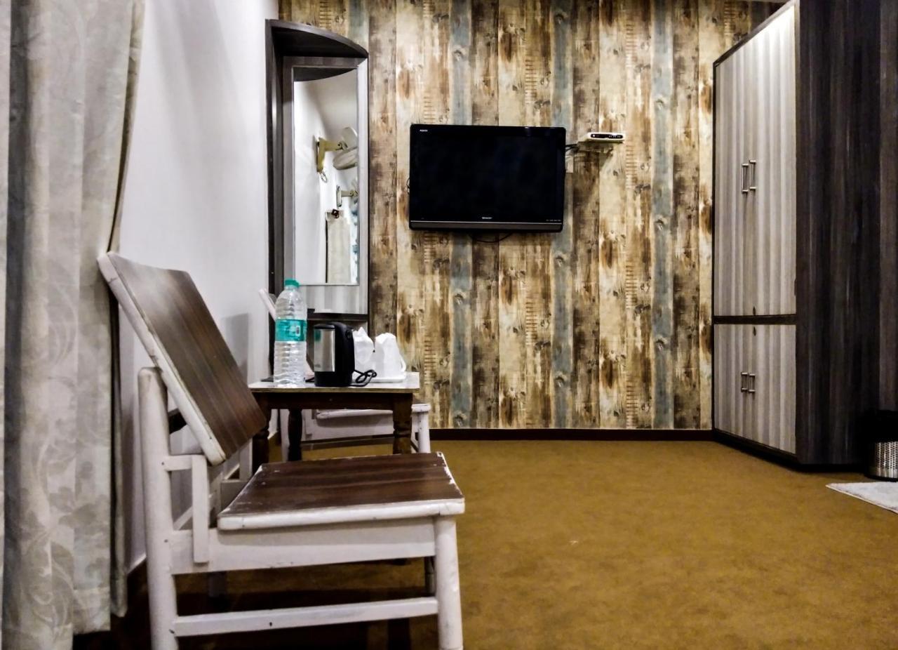 Dwivedi Hotels Hotel Elena Varanasi Bagian luar foto