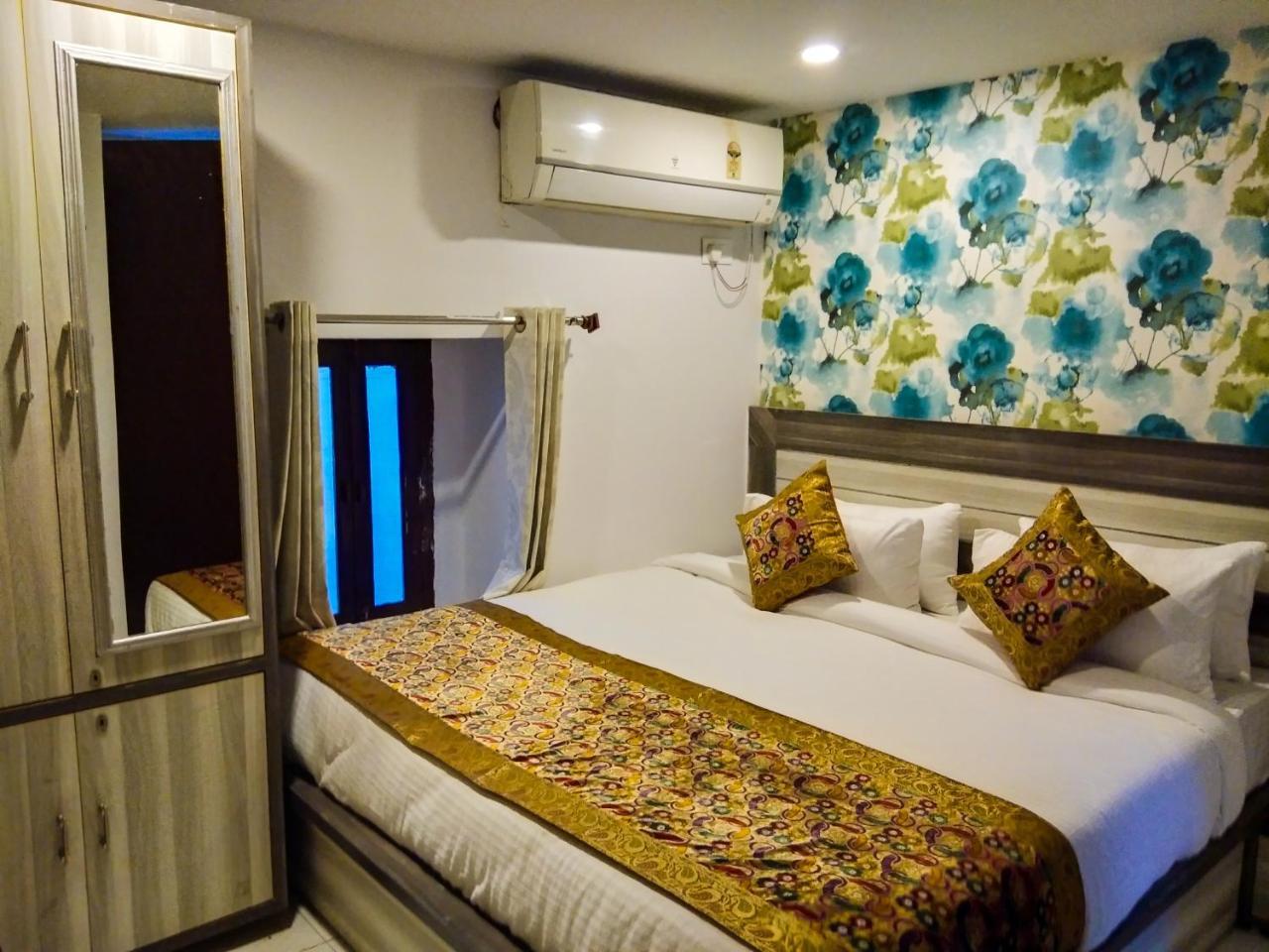 Dwivedi Hotels Hotel Elena Varanasi Bagian luar foto
