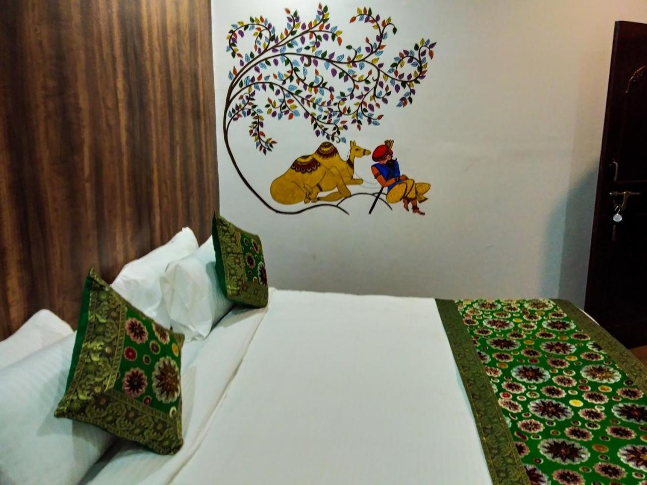 Dwivedi Hotels Hotel Elena Varanasi Bagian luar foto