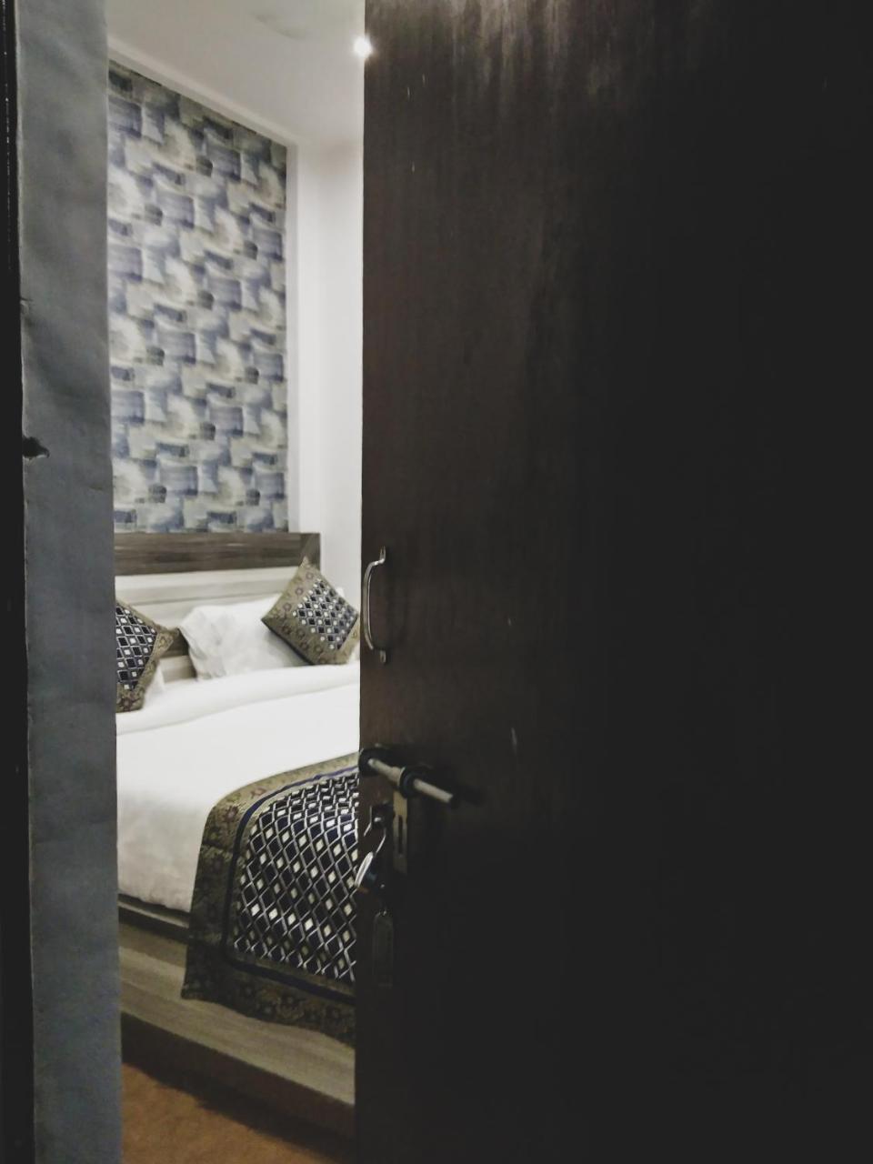 Dwivedi Hotels Hotel Elena Varanasi Bagian luar foto