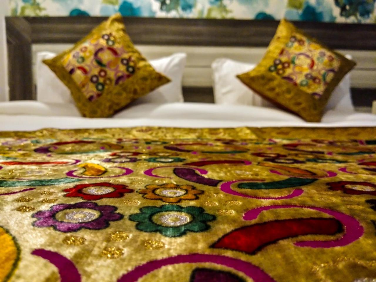 Dwivedi Hotels Hotel Elena Varanasi Bagian luar foto