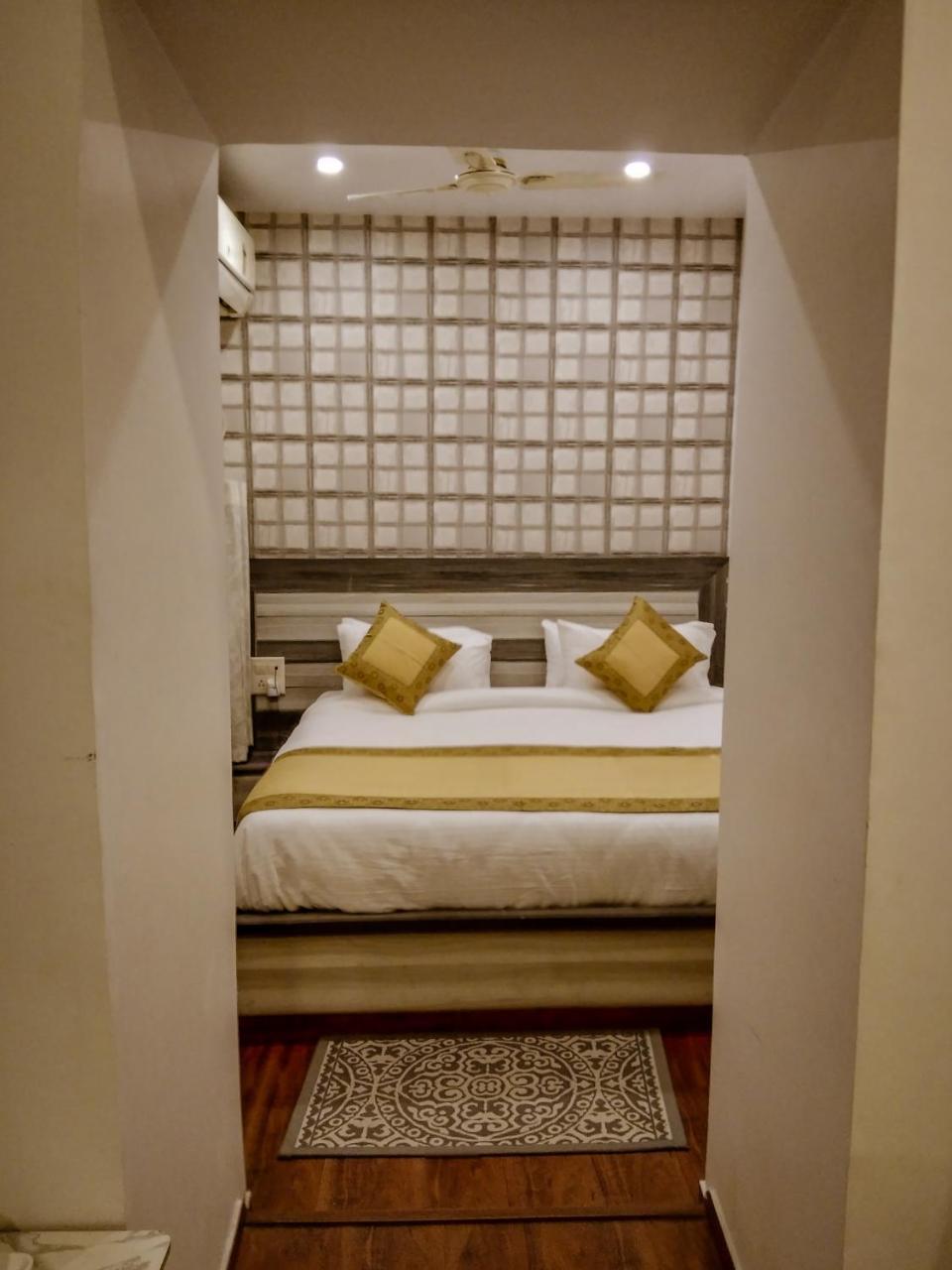 Dwivedi Hotels Hotel Elena Varanasi Bagian luar foto
