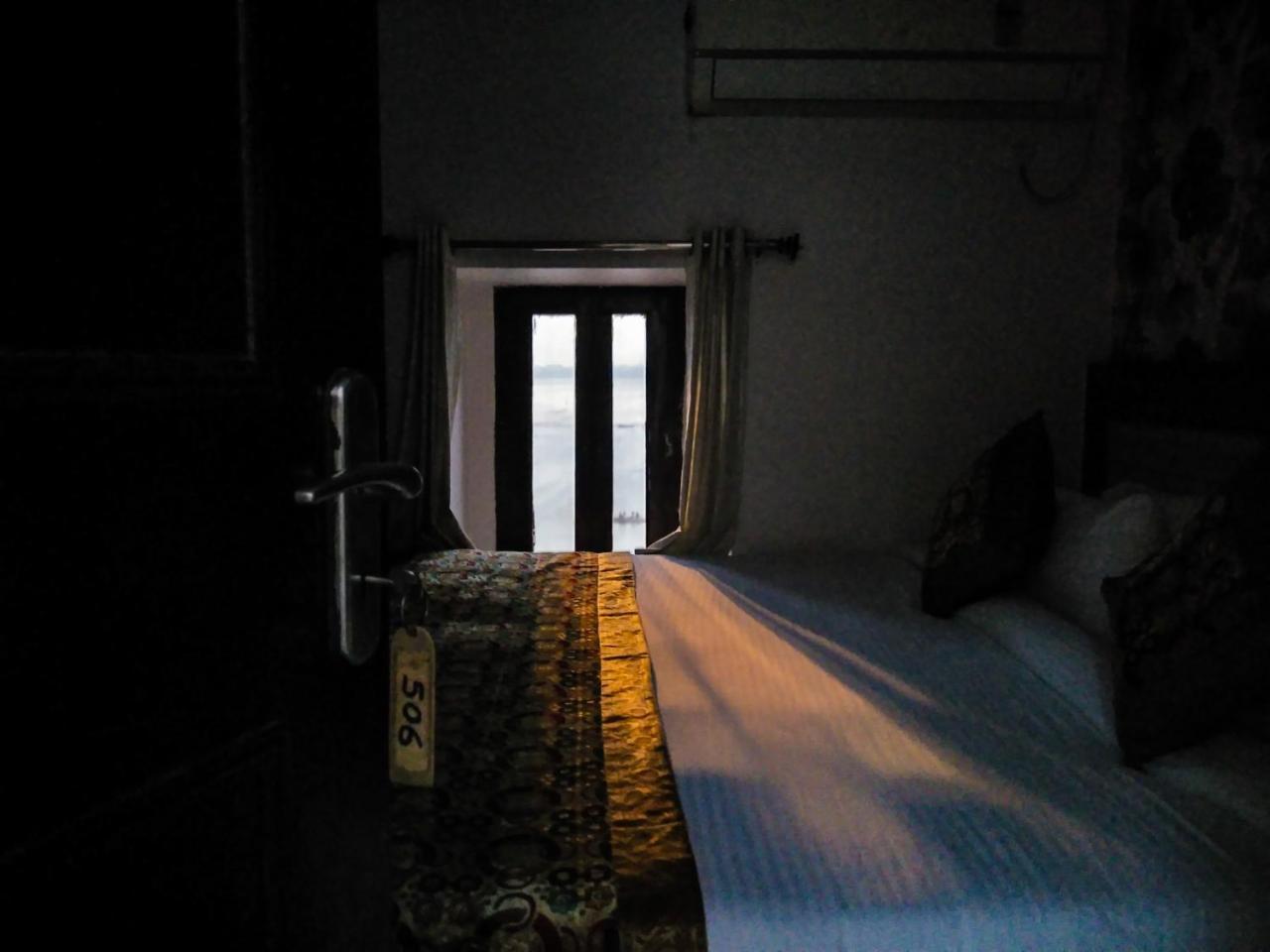 Dwivedi Hotels Hotel Elena Varanasi Bagian luar foto