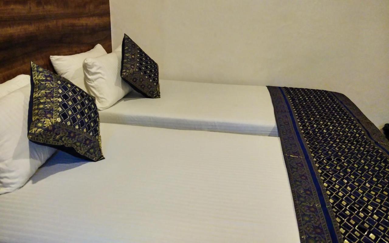 Dwivedi Hotels Hotel Elena Varanasi Bagian luar foto