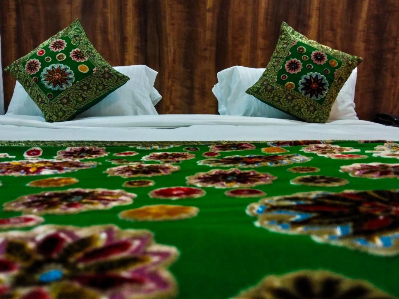 Dwivedi Hotels Hotel Elena Varanasi Bagian luar foto