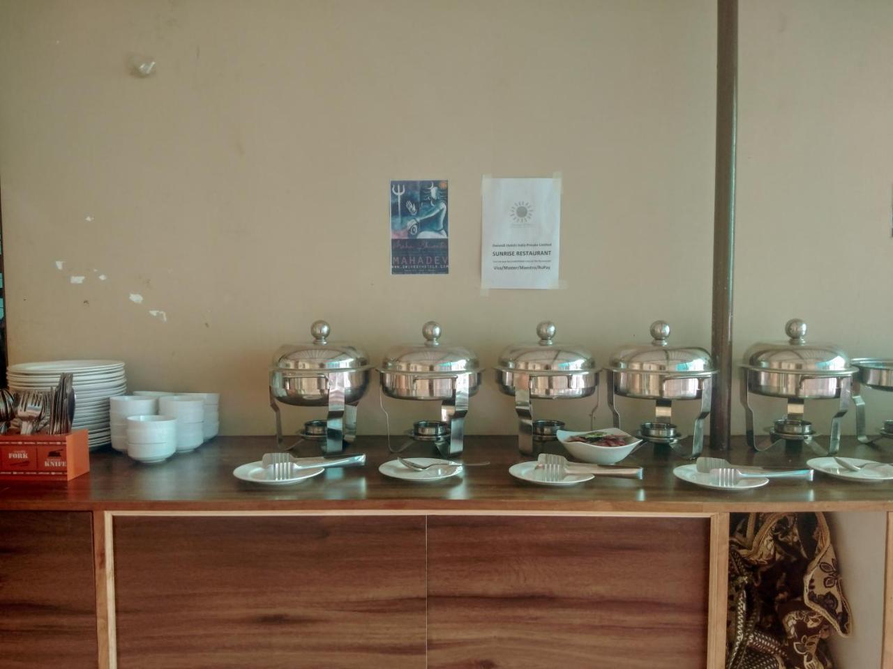 Dwivedi Hotels Hotel Elena Varanasi Bagian luar foto