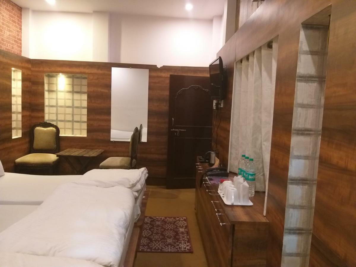 Dwivedi Hotels Hotel Elena Varanasi Bagian luar foto