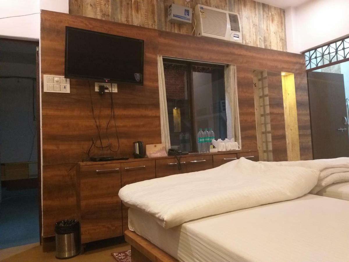 Dwivedi Hotels Hotel Elena Varanasi Bagian luar foto