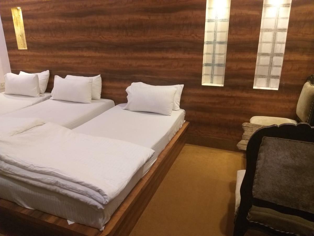 Dwivedi Hotels Hotel Elena Varanasi Bagian luar foto